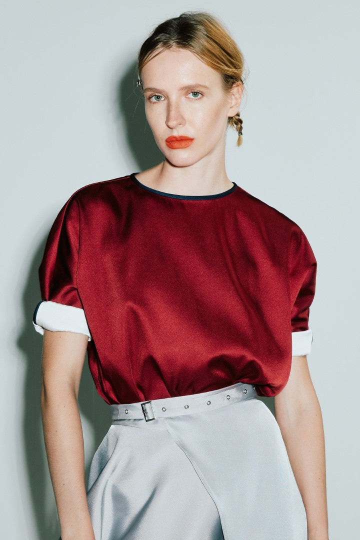 VICKTEERUT Roll-Up Sleeve Blouse เสื้อคอกลม พับแขน