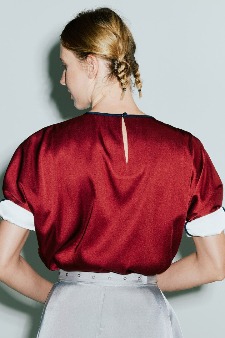 VICKTEERUT Roll-Up Sleeve Blouse เสื้อคอกลม พับแขน