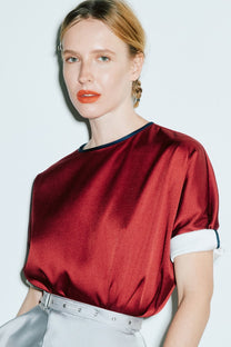 VICKTEERUT Roll-Up Sleeve Blouse เสื้อคอกลม พับแขน