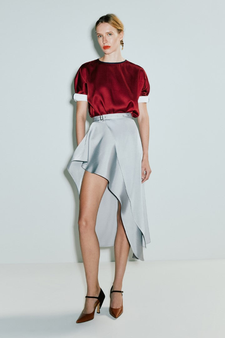 VICKTEERUT Roll-Up Sleeve Blouse เสื้อคอกลม พับแขน