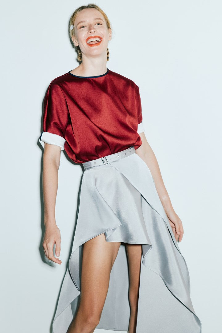VICKTEERUT Roll-Up Sleeve Blouse เสื้อคอกลม พับแขน
