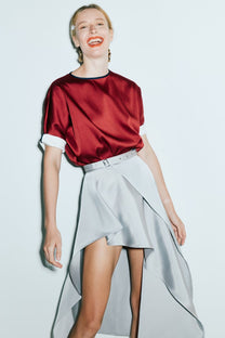 VICKTEERUT Roll-Up Sleeve Blouse เสื้อคอกลม พับแขน