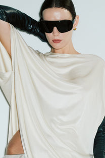 VICKTEERUT Asymmetrical Hem Blouse เสื้อตัวยาว ชายไม่เท่ากัน