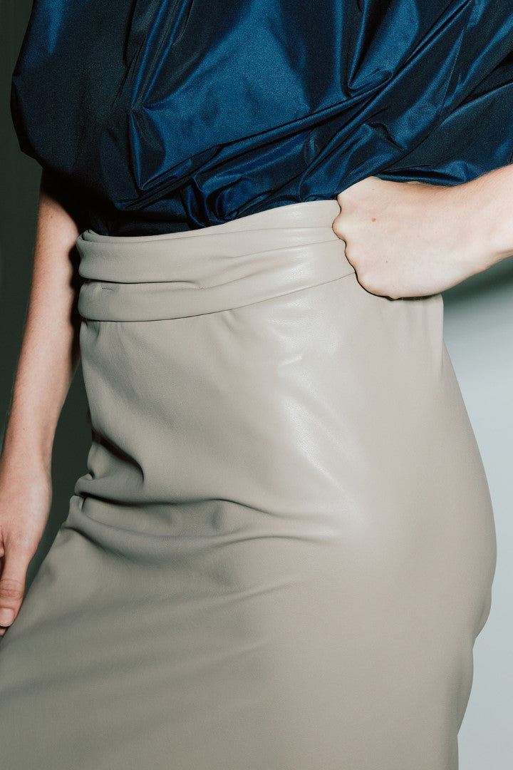 VICKTEERUT Drape Midi Skirt กระโปรงมิดิ จับเดรป