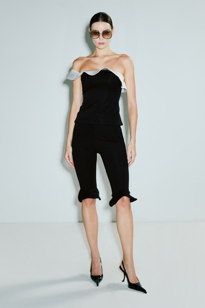 VICKTEERUT Skinny Shorts with Frilled Hem กางเกงขาสั้น ทรงสกินนี่ ปลายขาตกแต่งระบาย