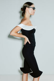 VICKTEERUT Skinny Shorts with Frilled Hem กางเกงขาสั้น ทรงสกินนี่ ปลายขาตกแต่งระบาย