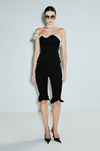 VICKTEERUT Skinny Shorts with Frilled Hem กางเกงขาสั้น ทรงสกินนี่ ปลายขาตกแต่งระบาย