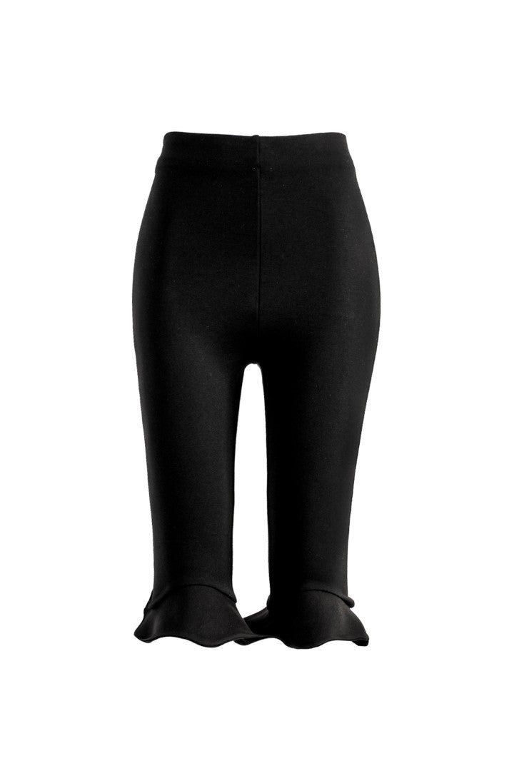 VICKTEERUT Skinny Shorts with Frilled Hem กางเกงขาสั้น ทรงสกินนี่ ปลายขาตกแต่งระบาย