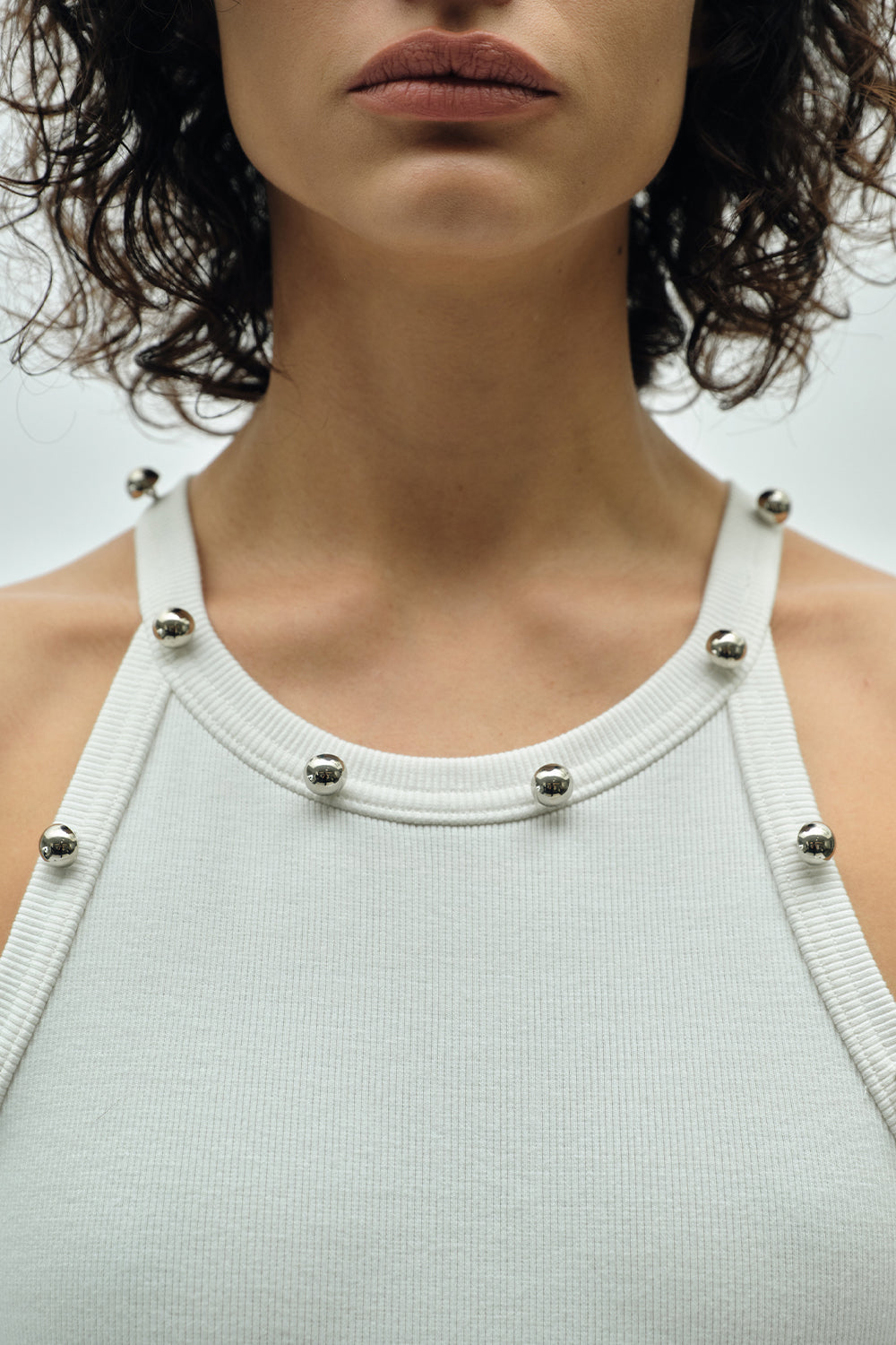VICKTEERUT Ribbed Jersey Tank Top with Stud Detail เสื้อกล้าม ตกแต่งหมุดโลหะ