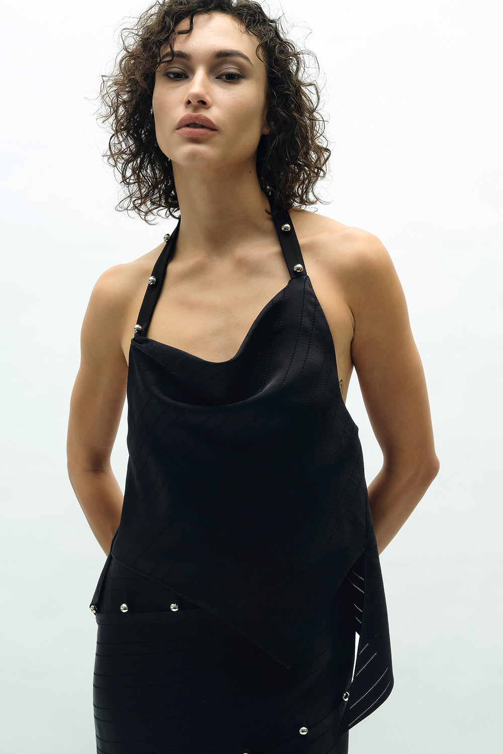 VICKTEERUT Stripe Jacquard Halter Blouse เสื้อคล้องคอ ผ้าลายทาง