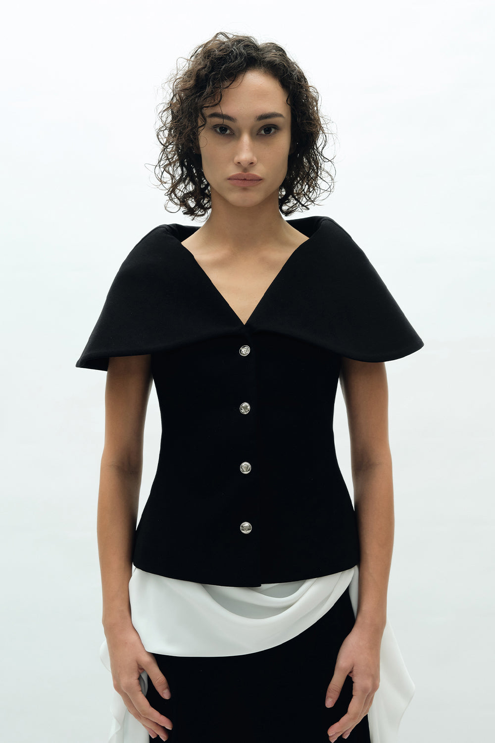 VICKTEERUT Cape Collar Blouse เสื้อปกเคป กระดุมหน้า