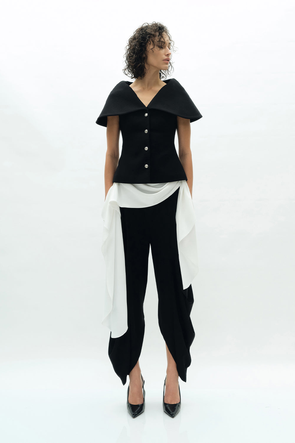 VICKTEERUT Cape Collar Blouse เสื้อปกเคป กระดุมหน้า