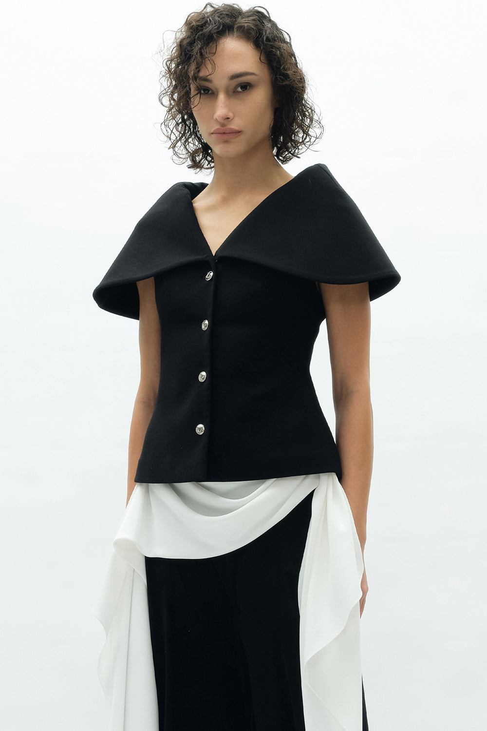 VICKTEERUT Cape Collar Blouse เสื้อปกเคป กระดุมหน้า