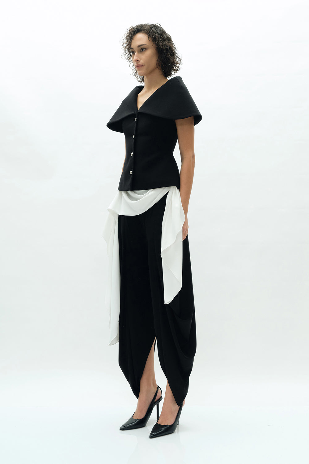 VICKTEERUT Cape Collar Blouse เสื้อปกเคป กระดุมหน้า