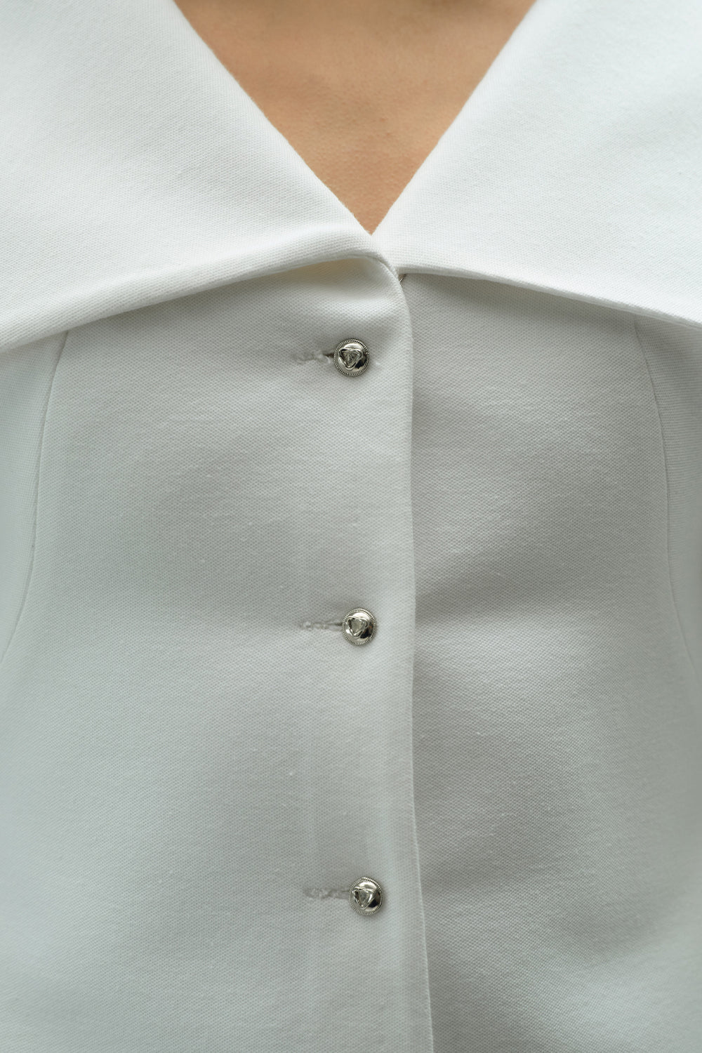 VICKTEERUT Cape Collar Blouse with Three Quarter Sleeve เสื้อปกเคป กระดุมหน้า แขนสามส่วน