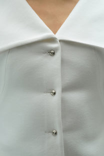 VICKTEERUT Cape Collar Blouse with Three Quarter Sleeve เสื้อปกเคป กระดุมหน้า แขนสามส่วน