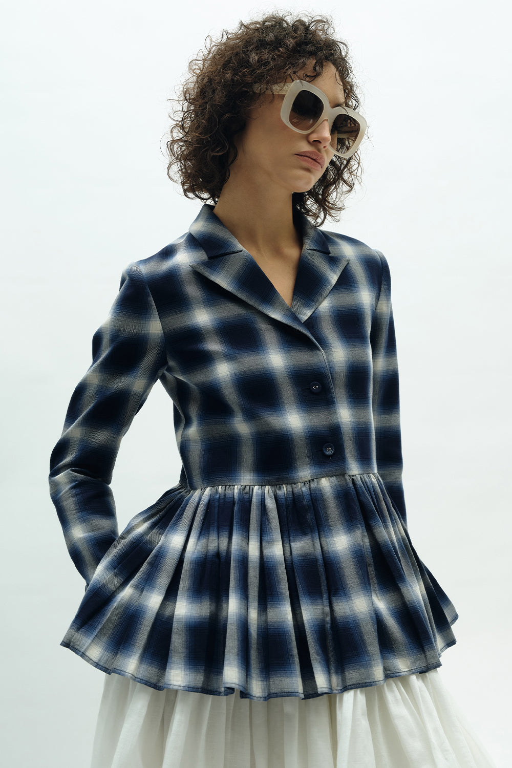 VICKTEERUT Long Sleeve Blouse with Suit Collar and Pleated Hem เสื้อแขนยาว ปกสูท ชายระบายอัดพลีท