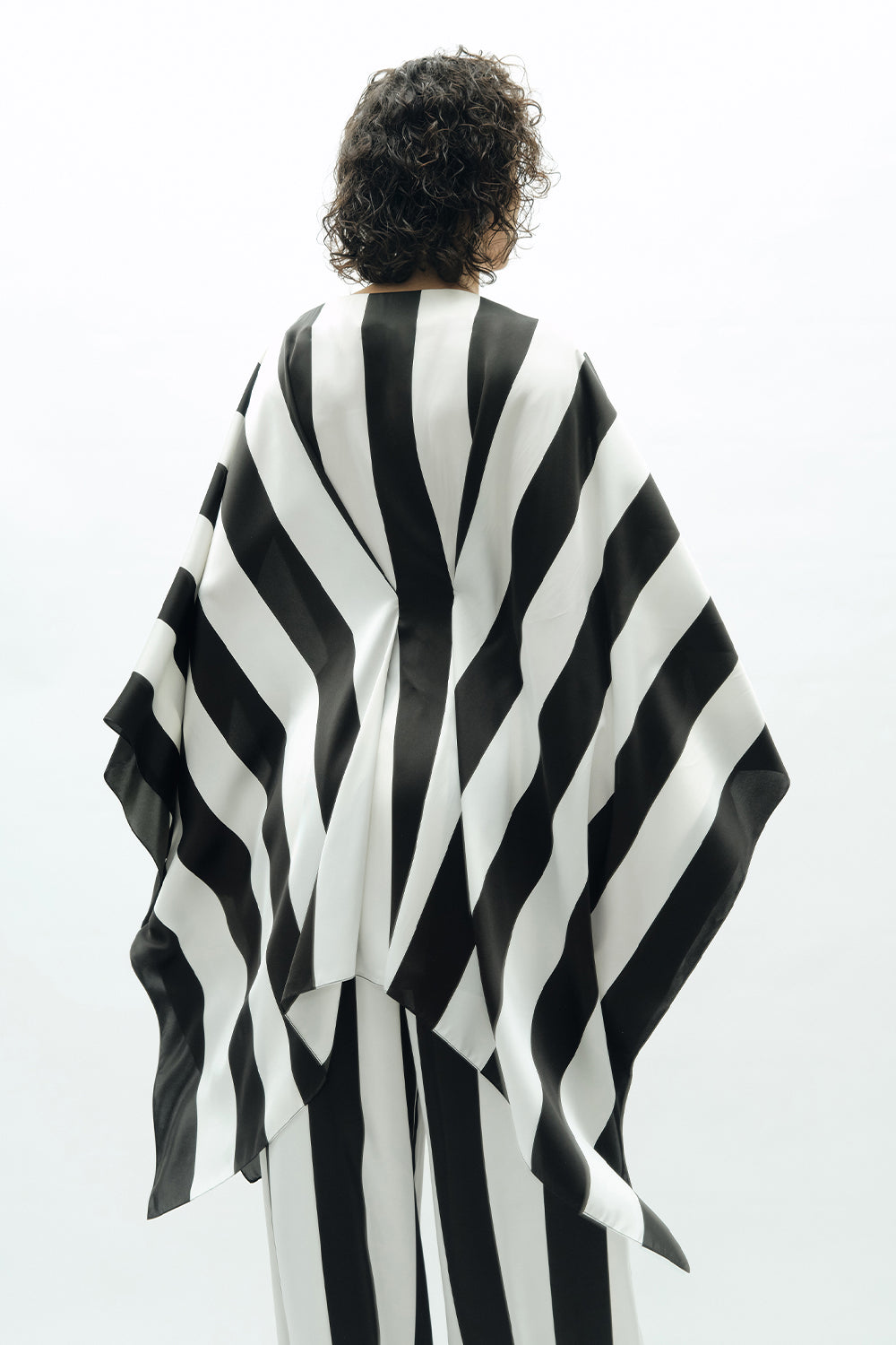 VICKTEERUT Stripe Caftan Tunic เสื้อคาฟทาน ตัวยาว ลายทาง