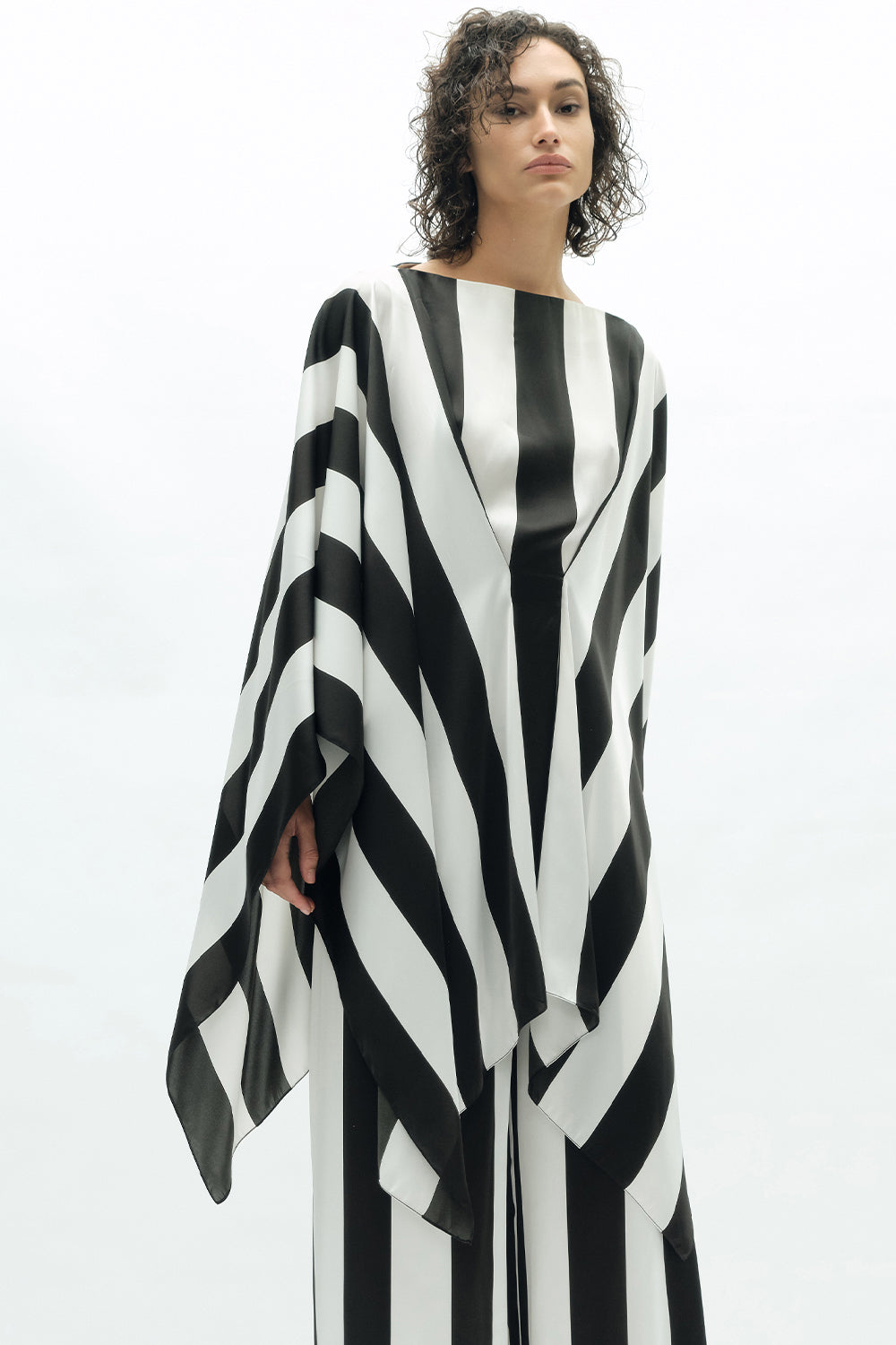 VICKTEERUT Stripe Caftan Tunic เสื้อคาฟทาน ตัวยาว ลายทาง