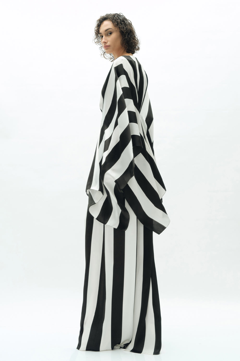 VICKTEERUT Stripe Caftan Tunic เสื้อคาฟทาน ตัวยาว ลายทาง