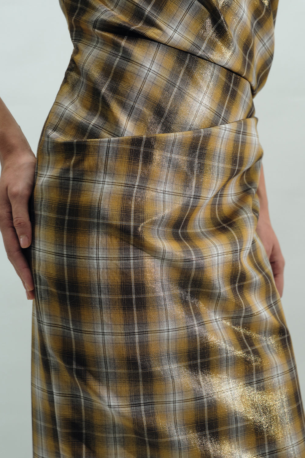 VICKTEERUT Draped Plaid Sheath Dress เดรสแขนกุด จับเดรป ผ้าลายตาราง