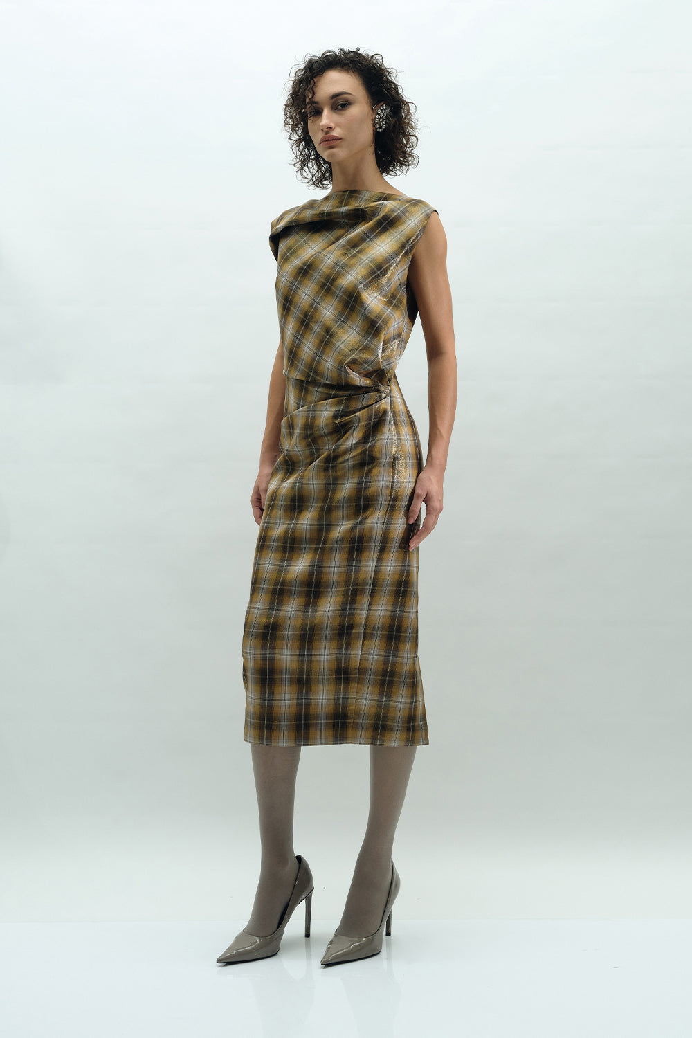 VICKTEERUT Draped Plaid Sheath Dress เดรสแขนกุด จับเดรป ผ้าลายตาราง