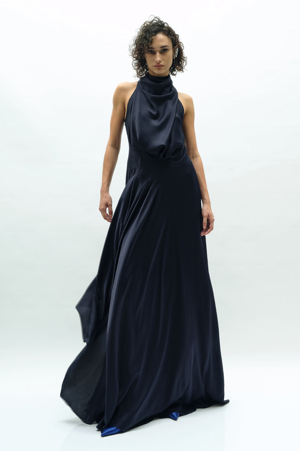 VICKTEERUT Three-Quarter Sleeve Flared Dress with Cape Collar เดรสทรงบาน แขนสามส่วน ปกเคป