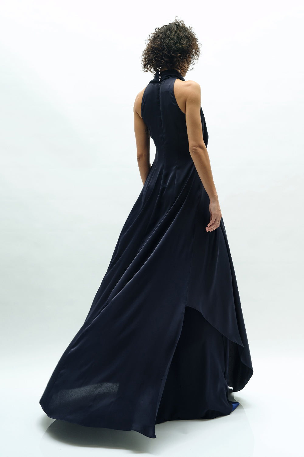 VICKTEERUT Three-Quarter Sleeve Flared Dress with Cape Collar เดรสทรงบาน แขนสามส่วน ปกเคป