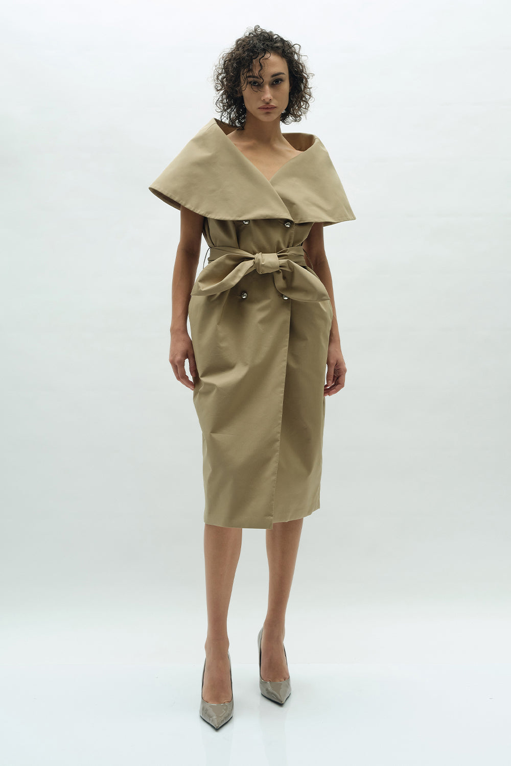VICKTEERUT Cape Collar Dress with Belt Detail เดรสปกเคป พร้อมเข็มขัด