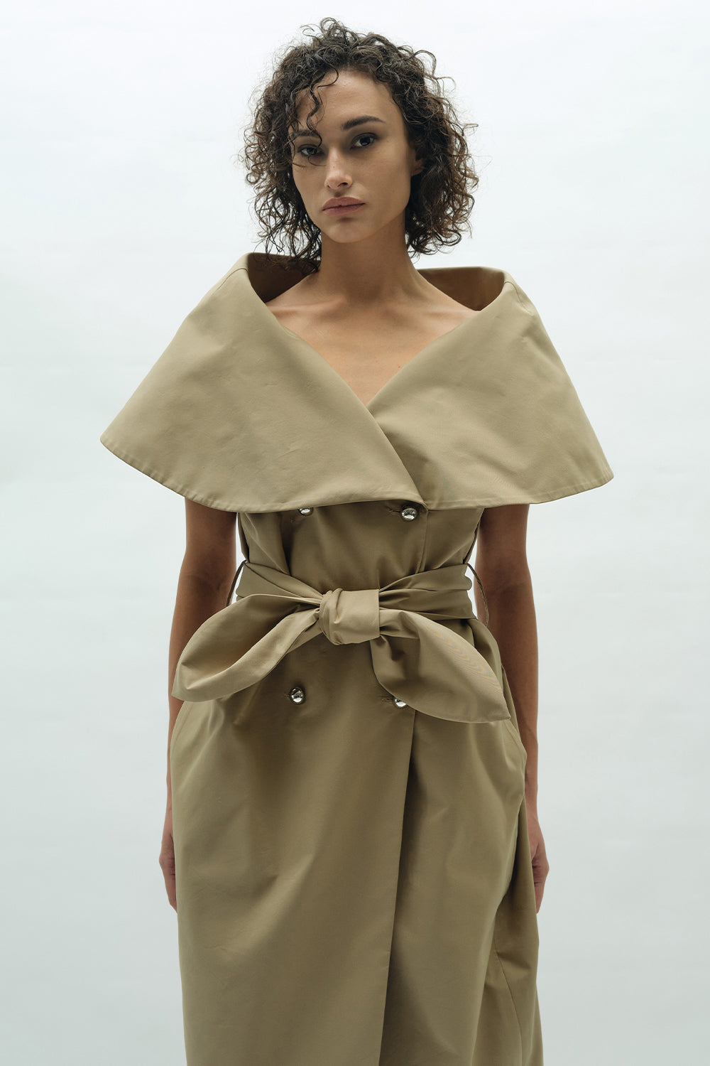 VICKTEERUT Cape Collar Dress with Belt Detail เดรสปกเคป พร้อมเข็มขัด
