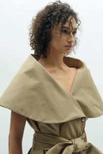 VICKTEERUT Cape Collar Dress with Belt Detail เดรสปกเคป พร้อมเข็มขัด