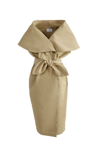 VICKTEERUT Cape Collar Dress with Belt Detail เดรสปกเคป พร้อมเข็มขัด