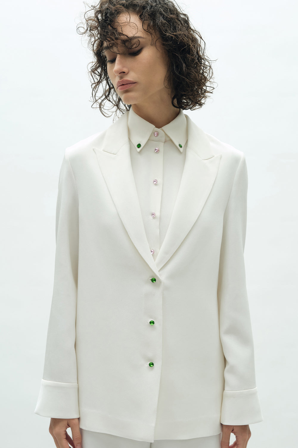 VICKTEERUT Loose Fit Silk Crepe Linen Blazer เสื้อเบลเซอร์ ผ้าเครปไหม ทรงหลวม