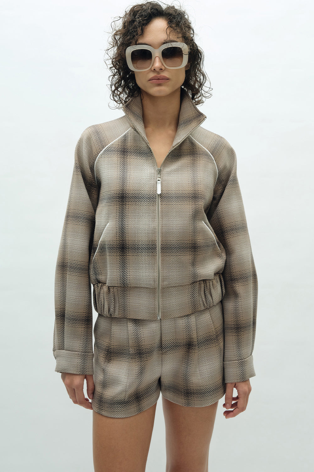 VICKTEERUT Plaid Club Jacket เสื้อแจ๊คเก็ต ซิปหน้า ผ้าลายตาราง