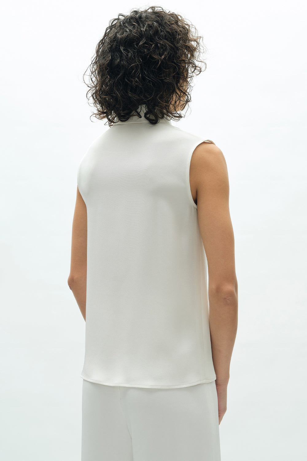VICKTEERUT Sleeveless Shirt with Crystal Buttons เสื้อเชิ้ต แขนกุด ตกแต่งกระดุมคริสตัล