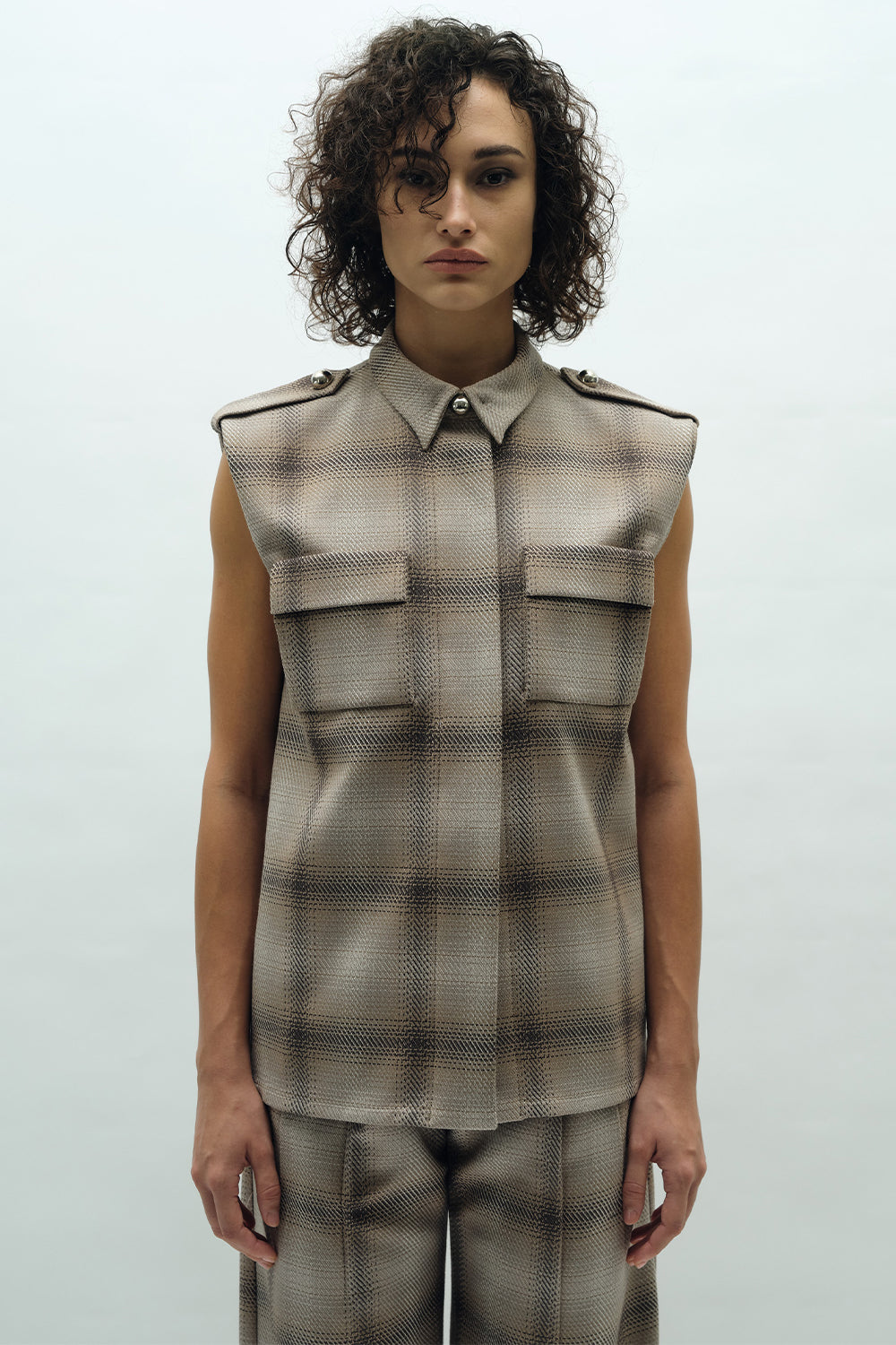 VICKTEERUT Sleeveless Plaid Shirt with Pocket Detail เสื้อเชิ้ต แขนกุด ตกแต่งกระเป๋า