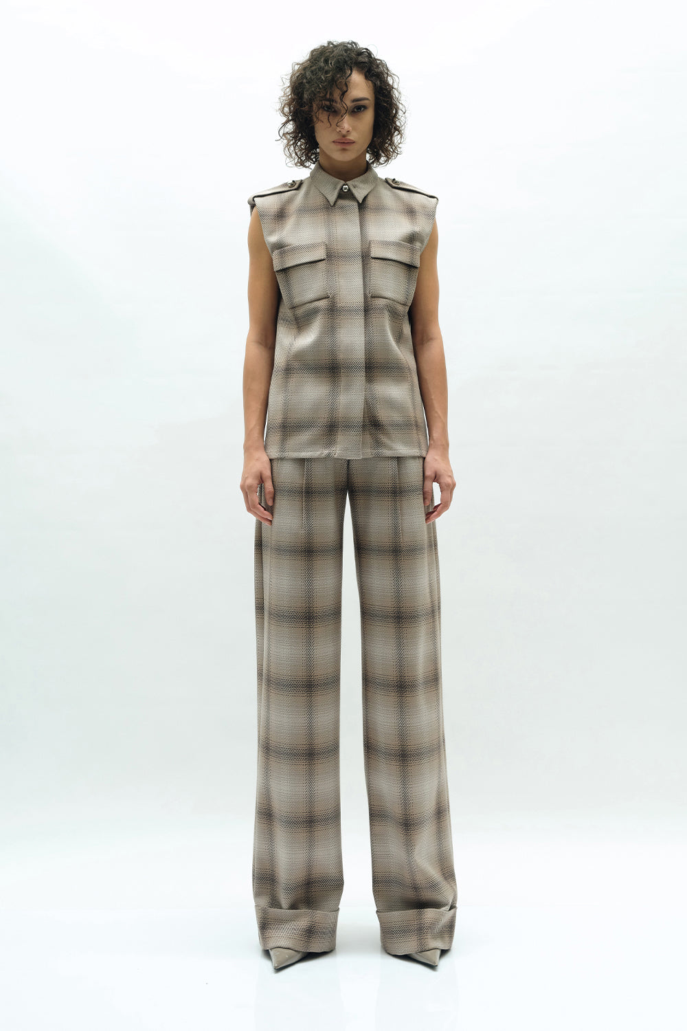 VICKTEERUT Sleeveless Plaid Shirt with Pocket Detail เสื้อเชิ้ต แขนกุด ตกแต่งกระเป๋า