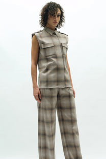 VICKTEERUT Sleeveless Plaid Shirt with Pocket Detail เสื้อเชิ้ต แขนกุด ตกแต่งกระเป๋า