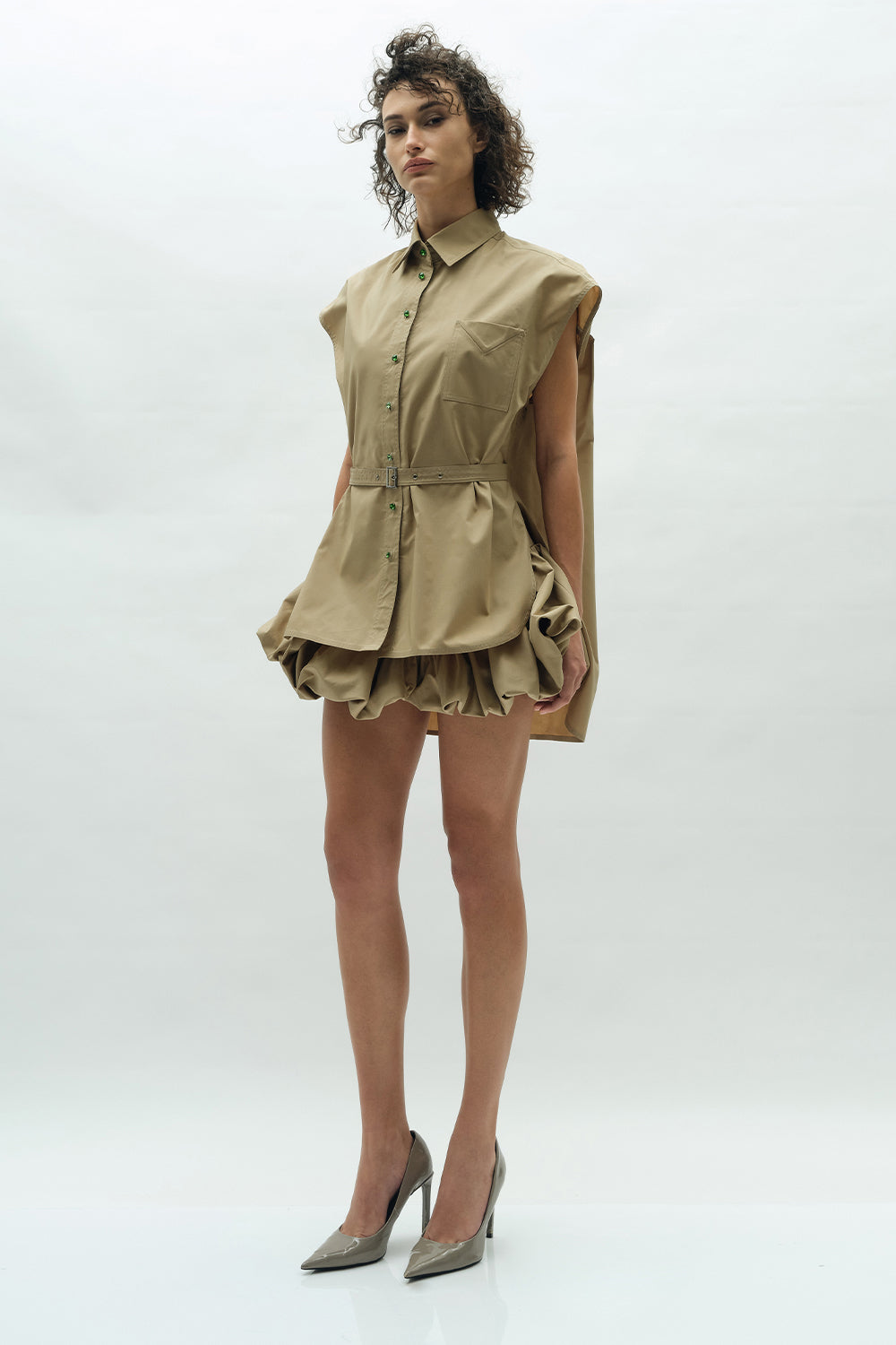 VICKTEERUT Sleeveless Oversized Shirt with Belt Detail เสื้อแขนกุด ทรงโคร่ง ตกแต่งเข็มขัด