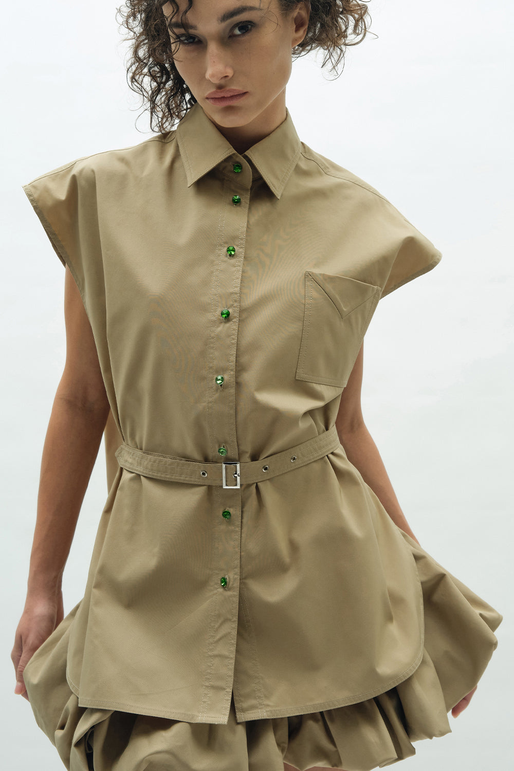 VICKTEERUT Sleeveless Oversized Shirt with Belt Detail เสื้อแขนกุด ทรงโคร่ง ตกแต่งเข็มขัด