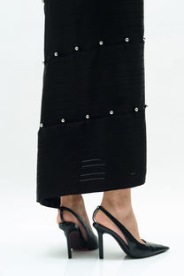 VICKTEERUT Black Stripe Spiral Skirt กระโปรงทรงสอบ ผ้าลายทาง ตกแต่งกระดุม