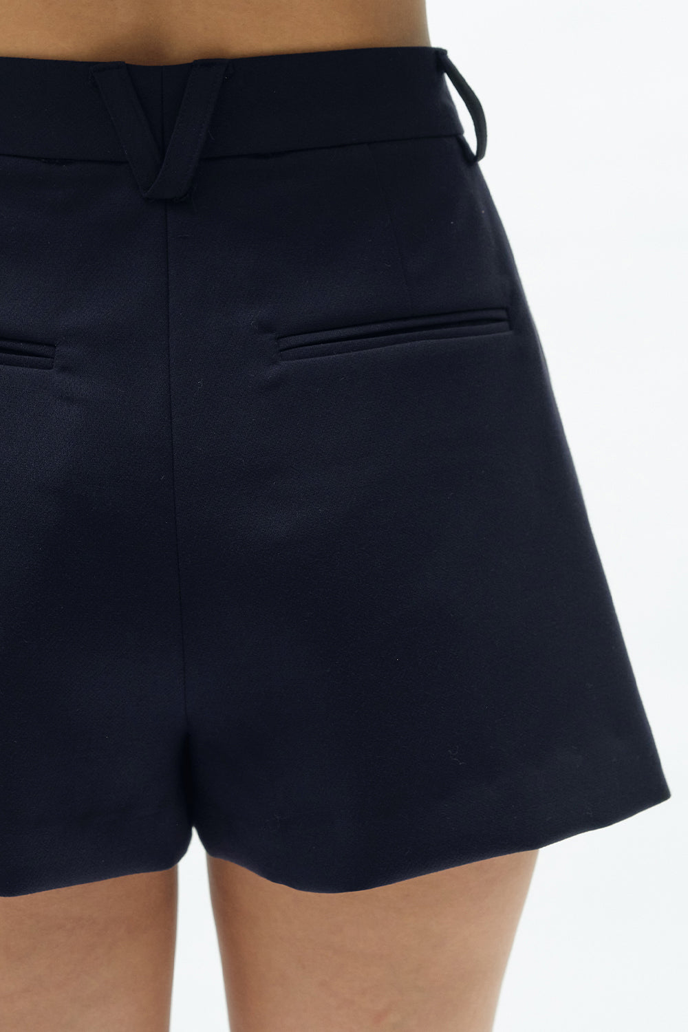 VICKTEERUT Gabardine Pleated Shorts กางเกงขาสั้น จีบหน้า ผ้ากาบาร์ดีน