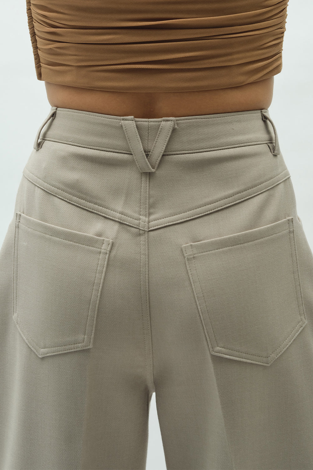 VICKTEERUT Straight Leg Trousers กางเกงขาตรง