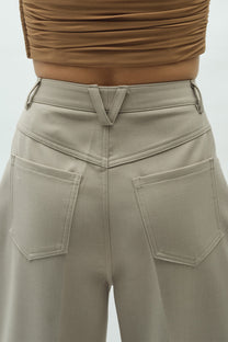 VICKTEERUT Straight Leg Trousers กางเกงขาตรง