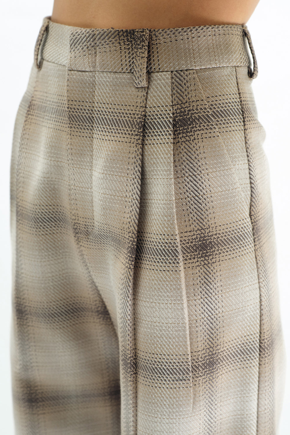 VICKTEERUT Front Pleat Plaid Trousers กางเกงขาตรง จีบหน้า ผ้าลายตาราง