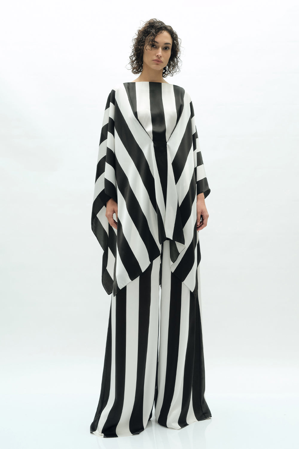 VICKTEERUT Wide Leg Stripe Trousers กางเกงขาบาน ลายทาง