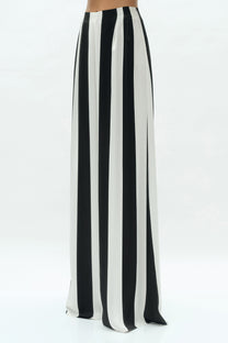 VICKTEERUT Wide Leg Stripe Trousers กางเกงขาบาน ลายทาง