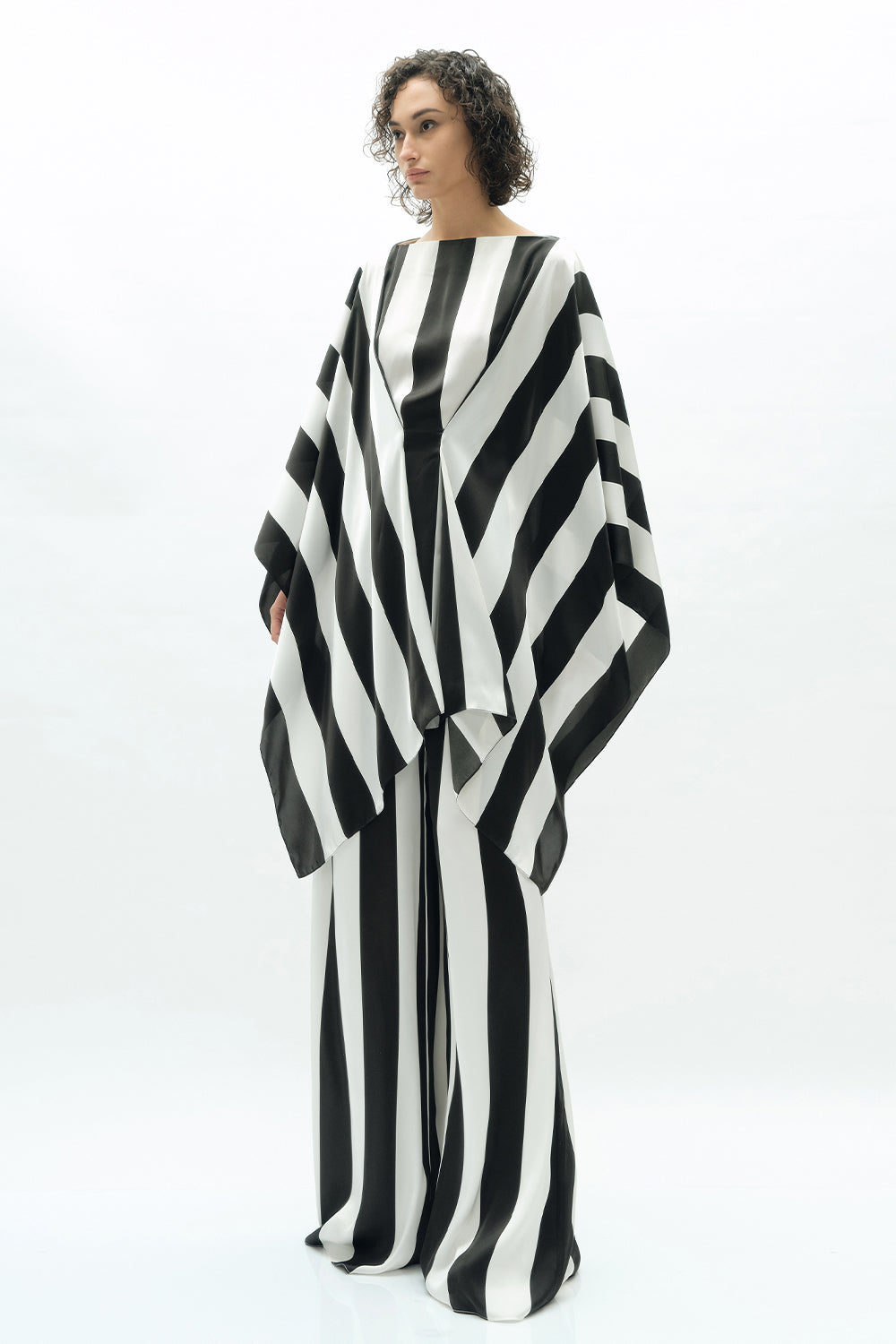 VICKTEERUT Wide Leg Stripe Trousers กางเกงขาบาน ลายทาง