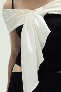 VICKTEERUT Off Shoulder Blouse with Contrast Drape Detail เสื้อเปิดไหล่ ตกแต่งเดรป