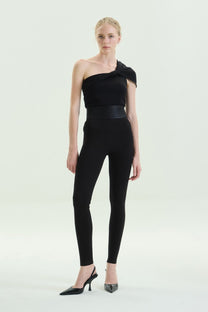 VICKTEERUT One Shoulder Drpae Blouse เสื้อไหล่เดียว ตกแต่งเดรป